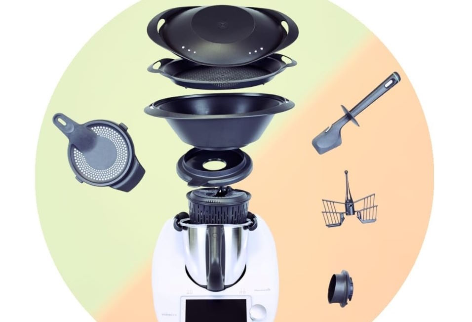 Diverses Thermomix-Zubehör auf einem Bild